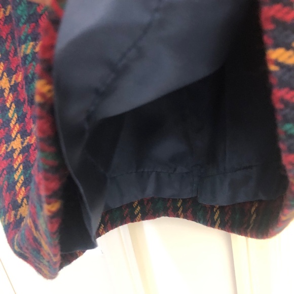 Cute Mini skirt! Lined! Size 6 cute for work or date! Nice in winter w/leggings - Picture 4 of 6